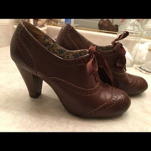 American eagle brown oxford heels